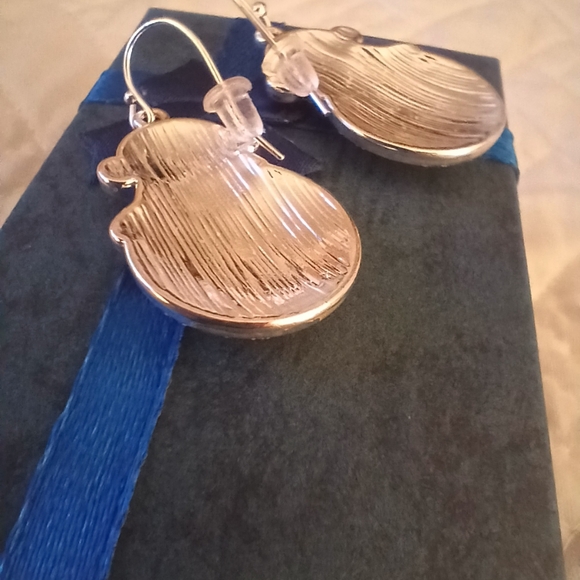 BETSEY JOHNSON " FROSTY THE SNOWMAN" ENAMELED DANGLE EARRINGS NWOT - Picture 7 of 9